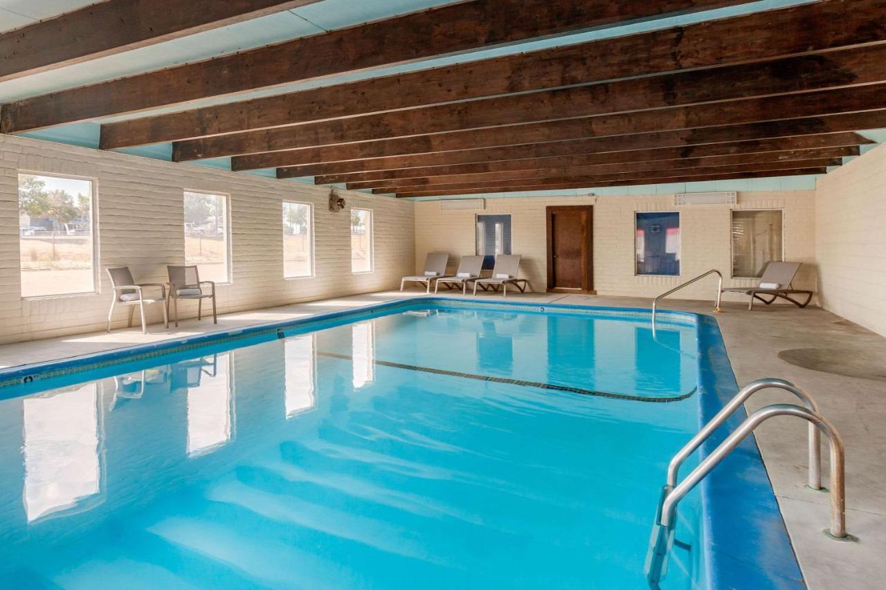Rodeway Inn & Suites Ontario Extérieur photo